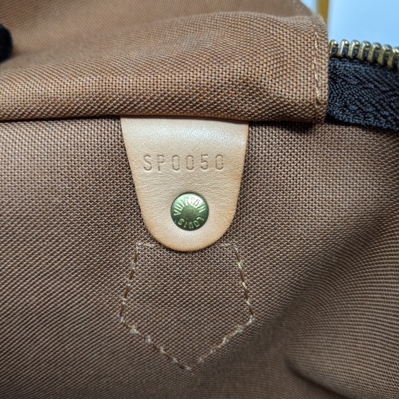 LOUIS VUITTON Monogram Speedy 40 - Picture 11 of 16